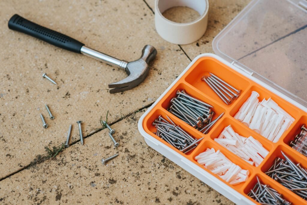 The Types of Nails and Screws Most Used in DIY Projects